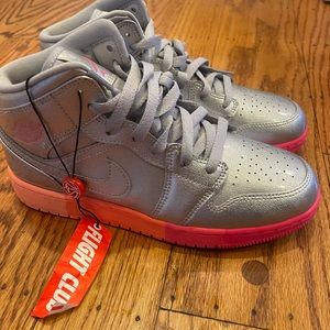 Nike Air Jordan 1 Mid GS sz 5.5y